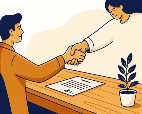 Handdruk tussen ondernemer en klant boven een ondertekend contract op een houten bureau, met een kleine groene plant op de achtergrond.