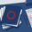 Stapel achterstallige factuurmappen op kantoorbureau met rode stempel, pen en betalingsschema in marine, wit en rood.